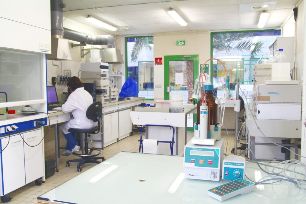 Laboratoire min compressed 1024x683